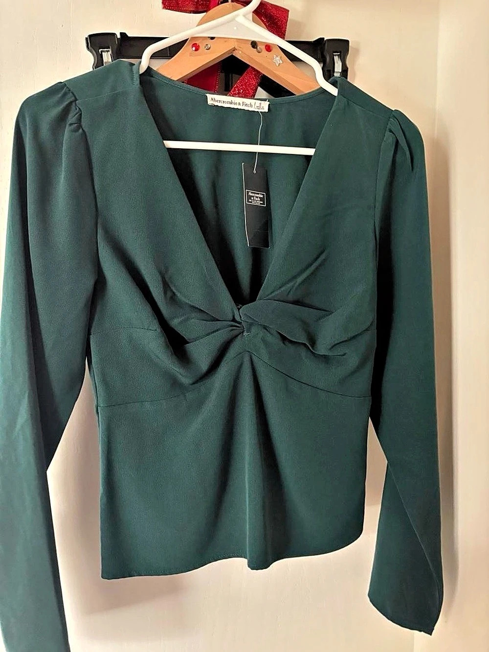Ann Taylor Long Sleeve Twist Front Blouse in Green Size Small NWT